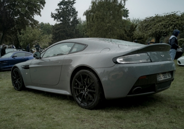 Aston Martin Vantage S, ce gris lui va si bien