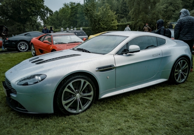 Aston Martin et Ferrari