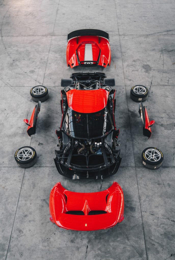 Prototipo Ferrari P80/C, comme un jouet à l'échelle 1:1