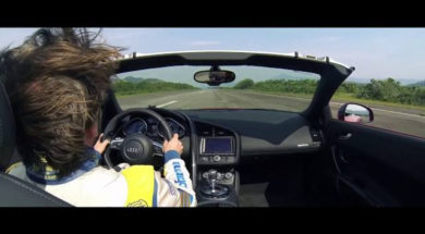 Audi R8 Spyder vs Wingsuit