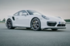 Porsche habille sa 911 Turbo S Exclusive Series de jantes en carbone