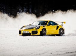Deux Porsche de légende sur un lac gelé