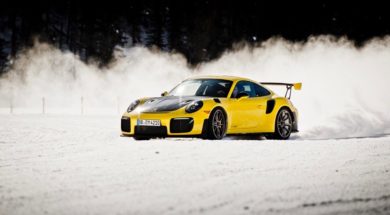 Deux Porsche de légende sur un lac gelé