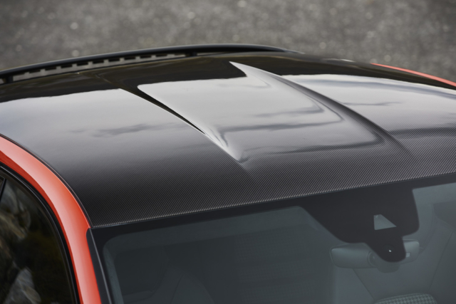 Porsche Cayenne Coupé, détail du toit carbone façon GT3 RS