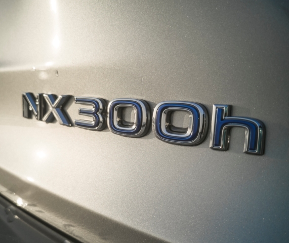NX300H - Lexus NX300H, Premium hybridus