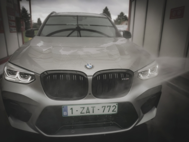 À la douche - Face avant - BMW X3M Competition